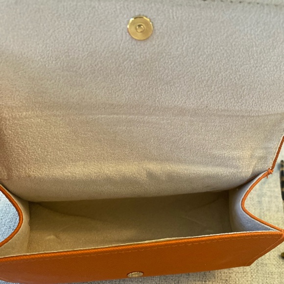 Authentic Tory Burch sunglasses Like new Condition Brown lens , Gold Hardware! - Picture 9 of 9